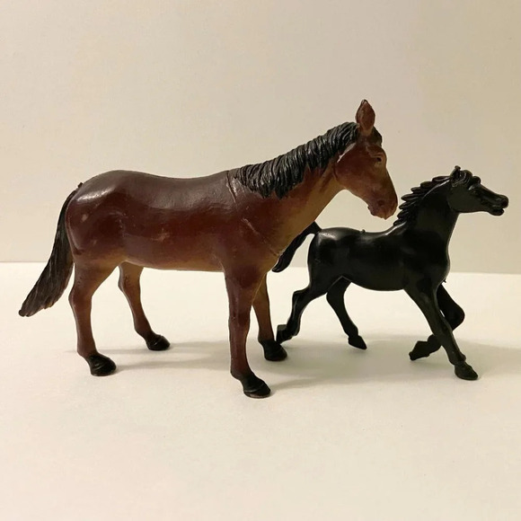 Vintage Lot of 2 Plastic Hollow Horses Brown and Black 2.5 and 3.5 Inch Size - Picture 2 of 13